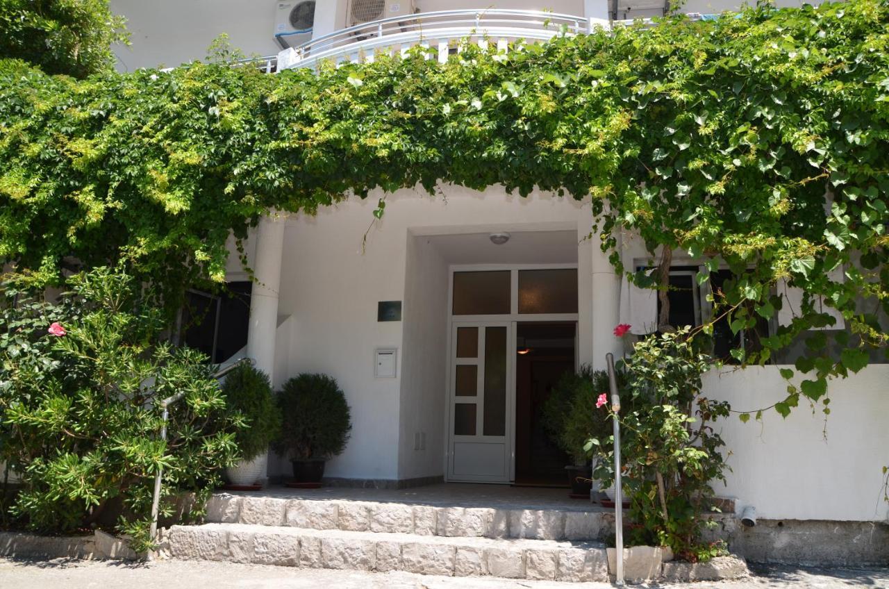 Apartment Galija *